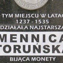  
	Mennica toruńska, założona ok. 1237 r. była najstarszą i jedyną nieprzerwanie działającą w państwie krzyżackim. Później była mennicą miejską działającą na podstawie przywileju królewskiego: Toruń miał prawo wybijania swoich monet miejskich. Ostatecznie zamknięta została w 1766 r.  Więcej >> 